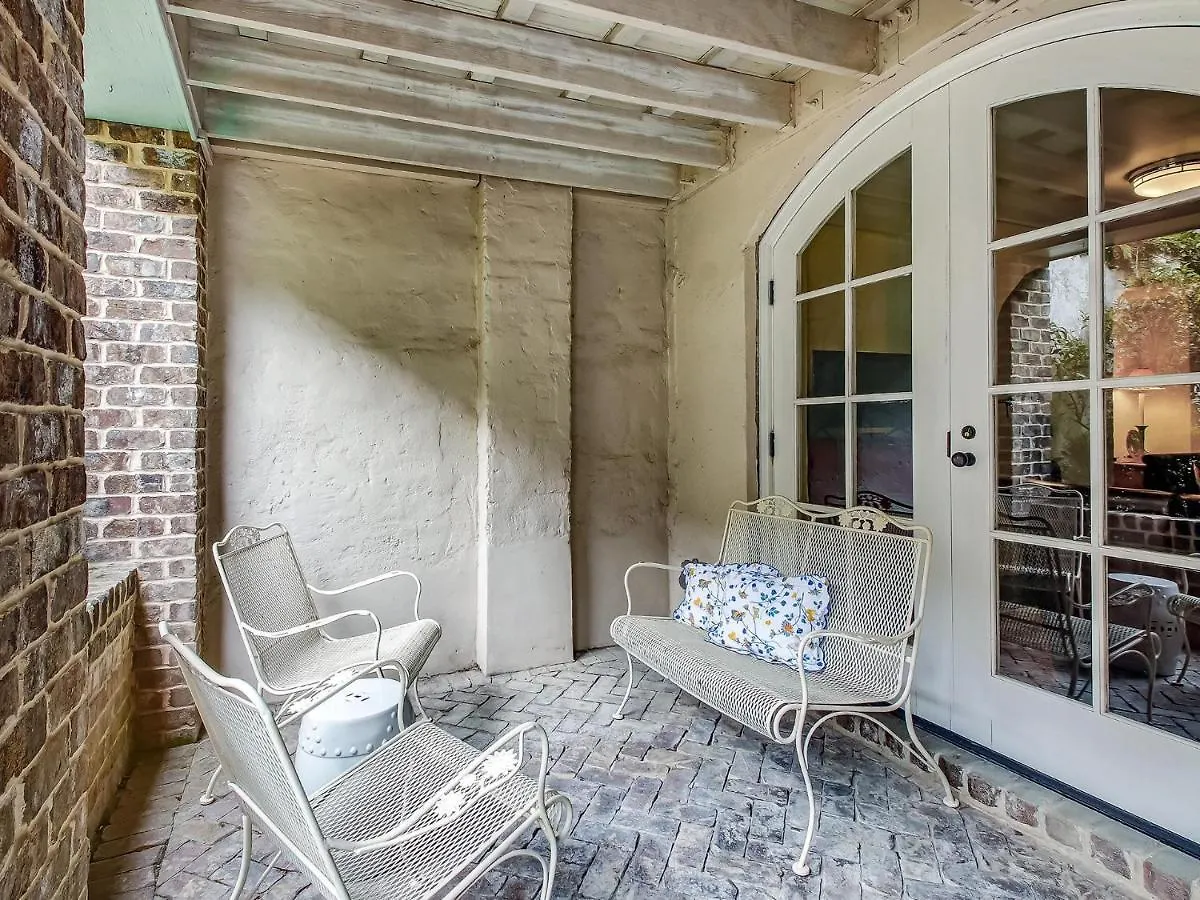 1852 Garden Daire Savannah