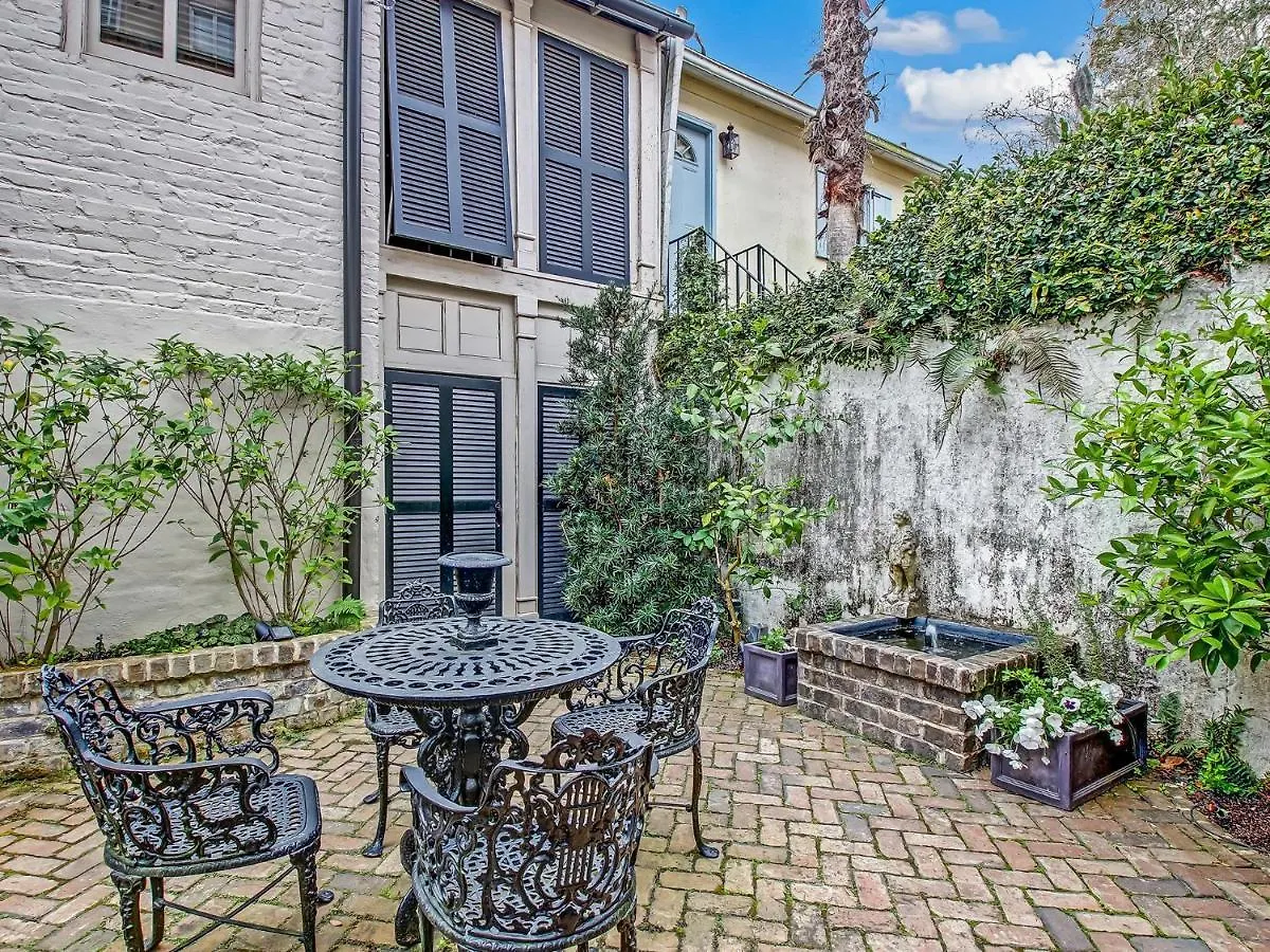 1852 Garden Daire Savannah