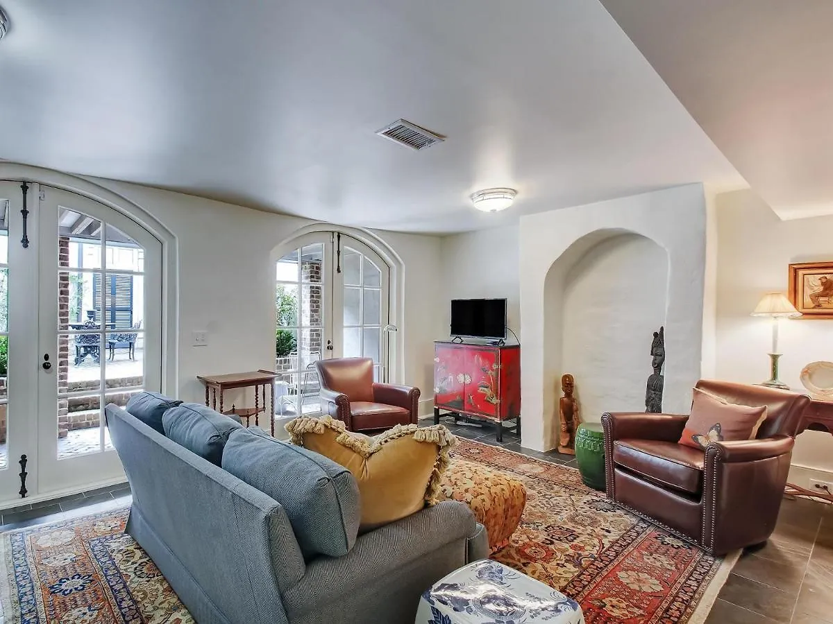 1852 Garden Daire Savannah