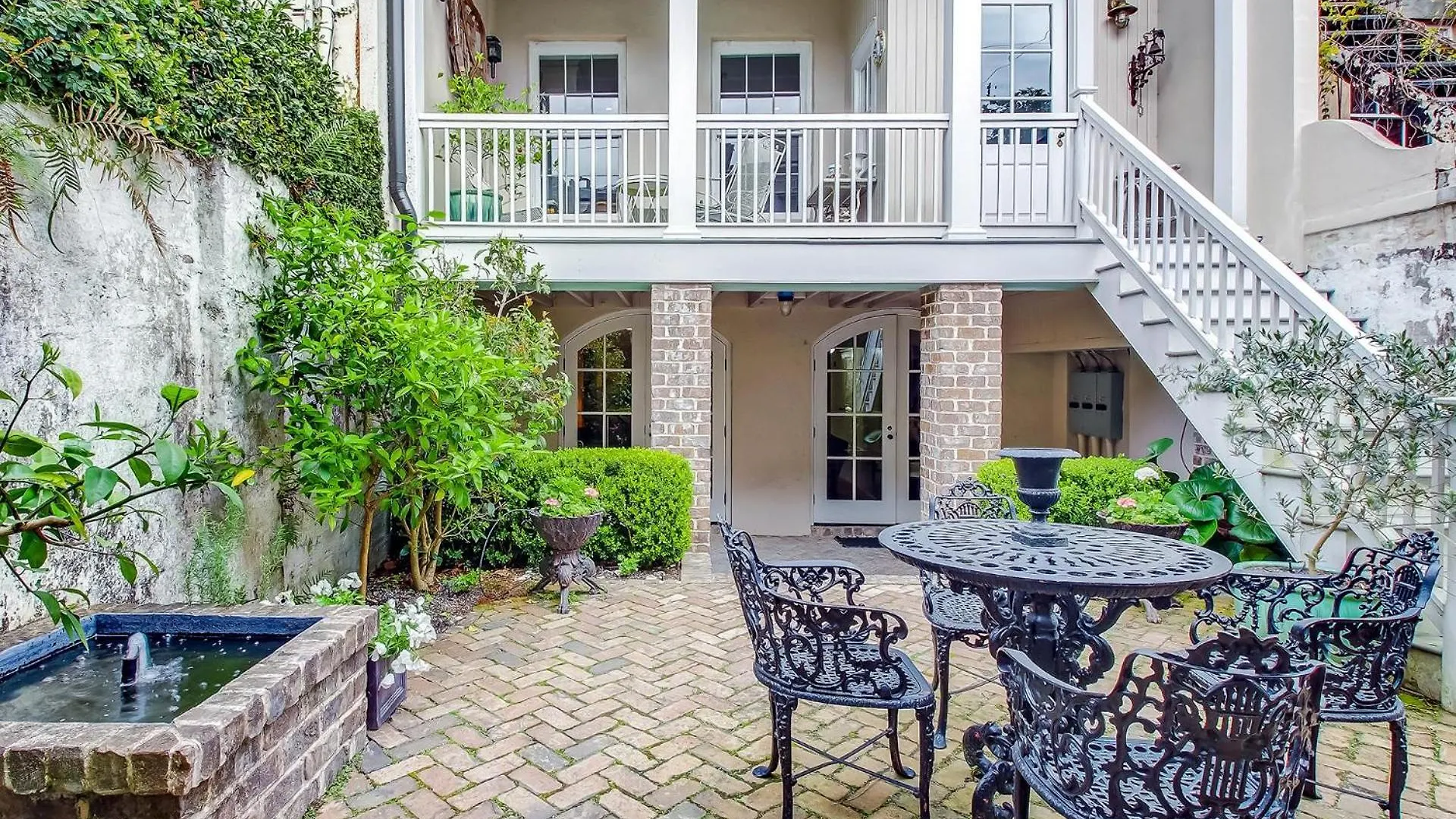 1852 Garden Daire Savannah ABD
